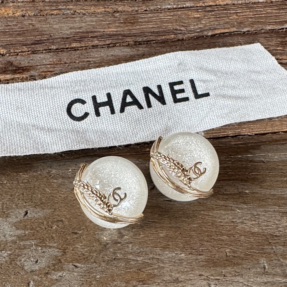 Chanel‎ authentic buttons from Paris